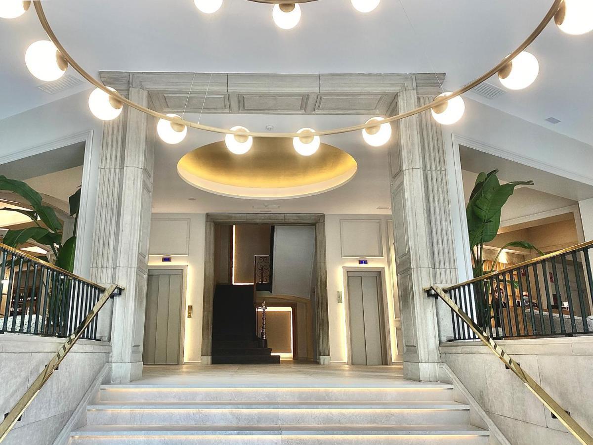 Lamaro Hotel Барселона Екстериор снимка The entrance of the hotel