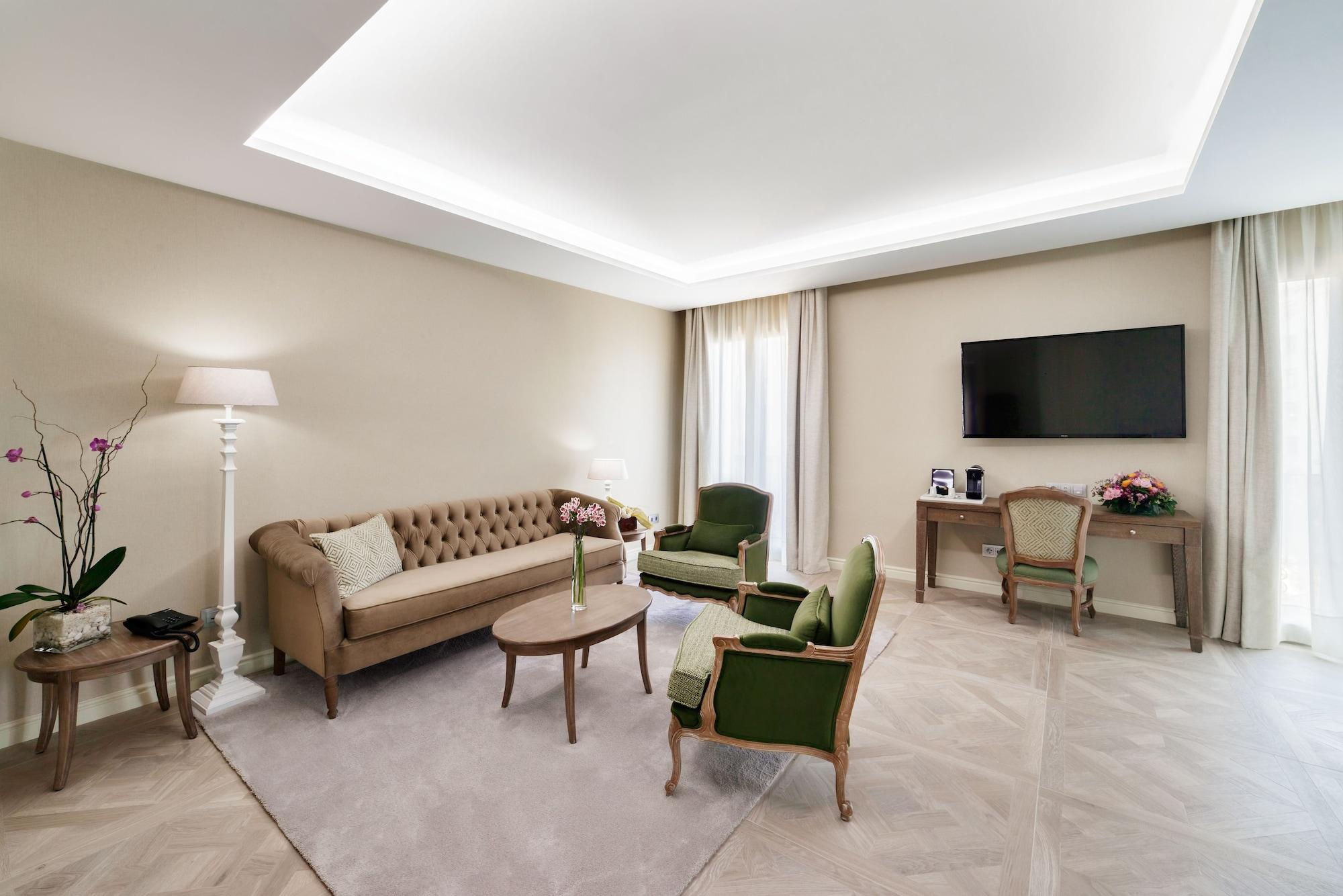 Lamaro Hotel Барселона Екстериор снимка A suite at the hotel