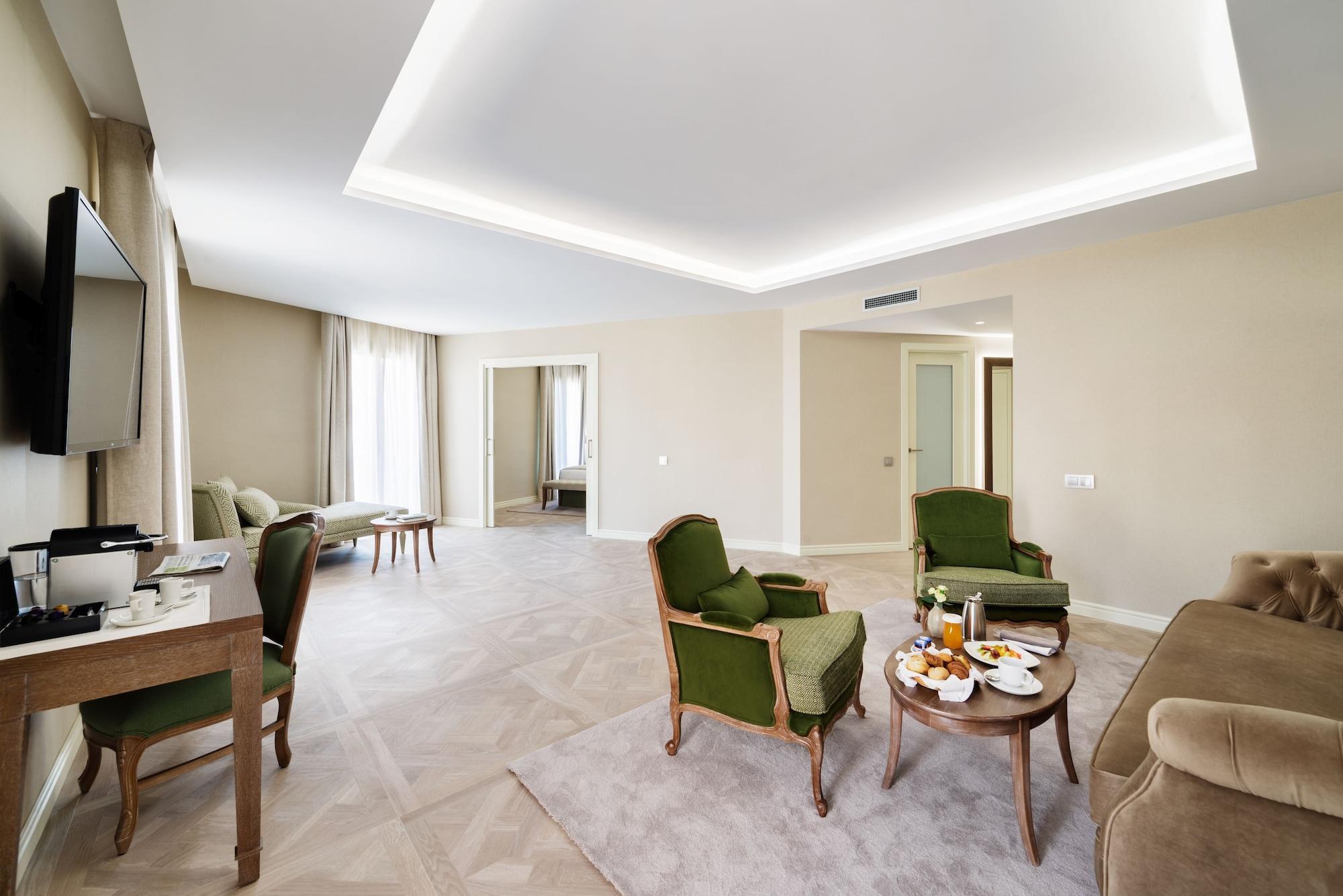 Lamaro Hotel Барселона Екстериор снимка A suite at the hotel