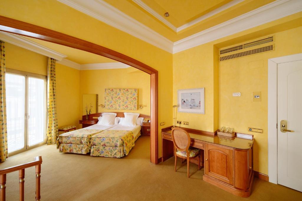 Lamaro Hotel Барселона Екстериор снимка A room at the Hotel