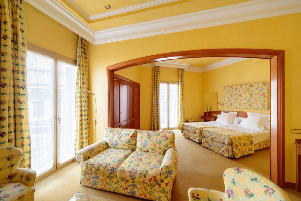 Lamaro Hotel Барселона Екстериор снимка A suite at the Hotel