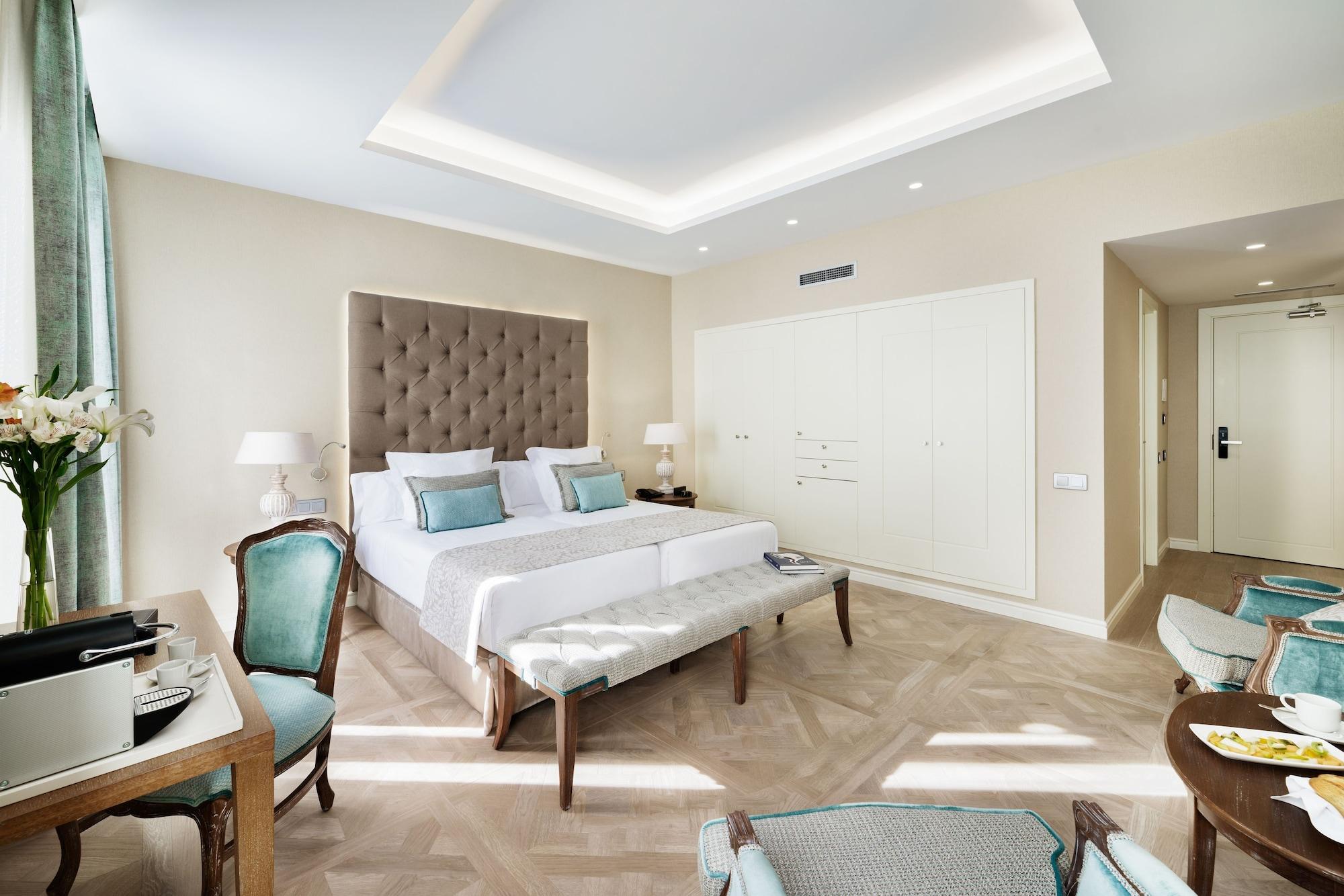 Lamaro Hotel Барселона Екстериор снимка A room at the hotel