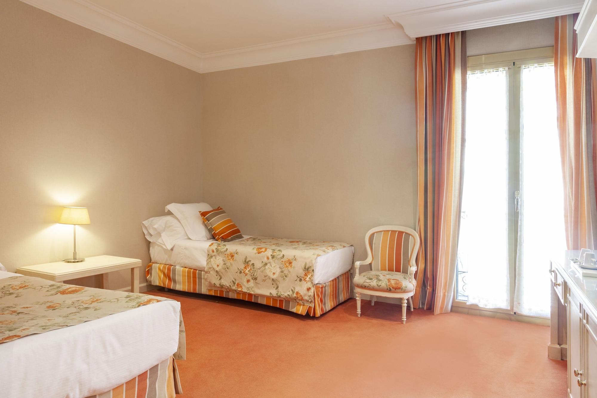 Lamaro Hotel Барселона Екстериор снимка A room at the hotel