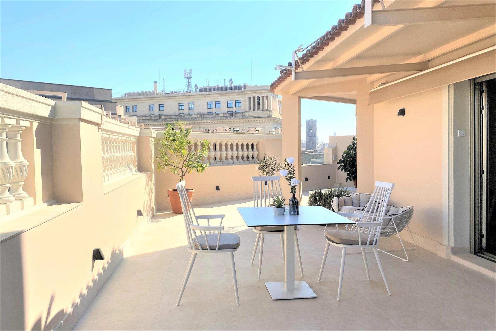 Lamaro Hotel Барселона Екстериор снимка A rooftop terrace in Barcelona